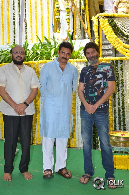 Pawan-Kalyan-and-Trivikram-New-Movie-Opening-Photos